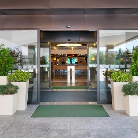 酒店 布拉迪斯拉发假日酒店 4*