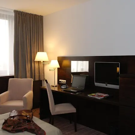 Holiday Inn Bratislava Otel 4*